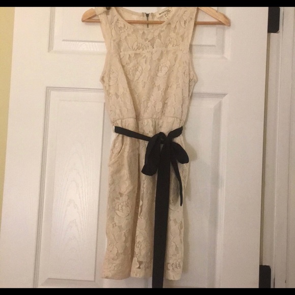 ✨Ivory Lace Dress✨ - Picture 2 of 4